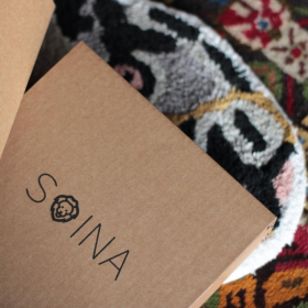 SOINA Entwöhnungs Geschenkset mit Silikon Lätzchen, Schüssel und Bambuslöffel, ivory love
