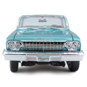 Maisto Chevrolet Bel Air 1962 blau 1/18