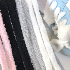 Fuzzy Laces Flat, Plüsch-Schnürsenkel, weiss
